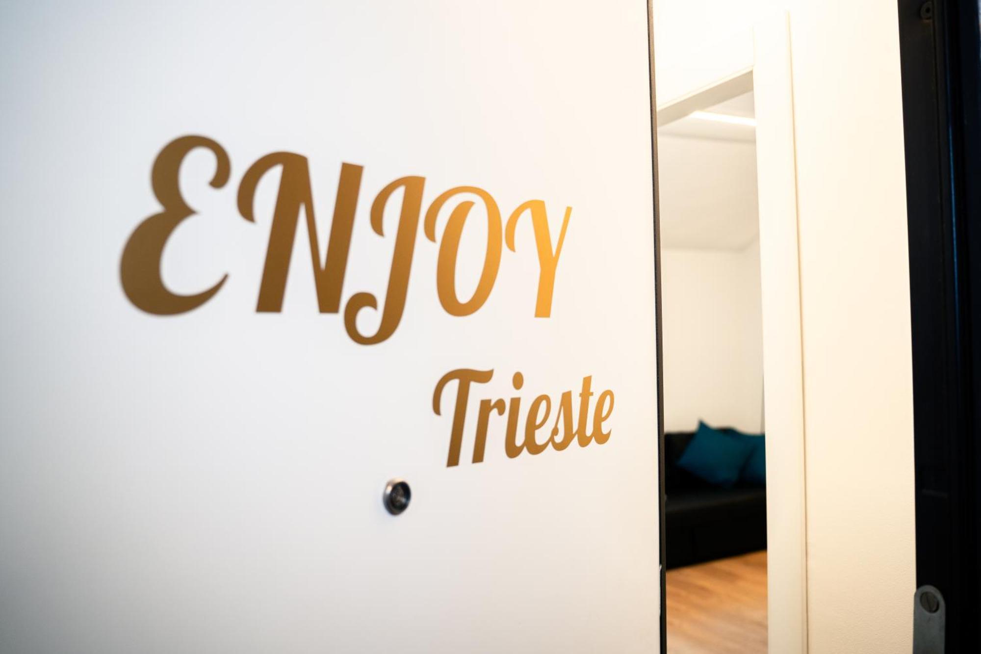 Enjoy Trieste In The City Center Exterior photo