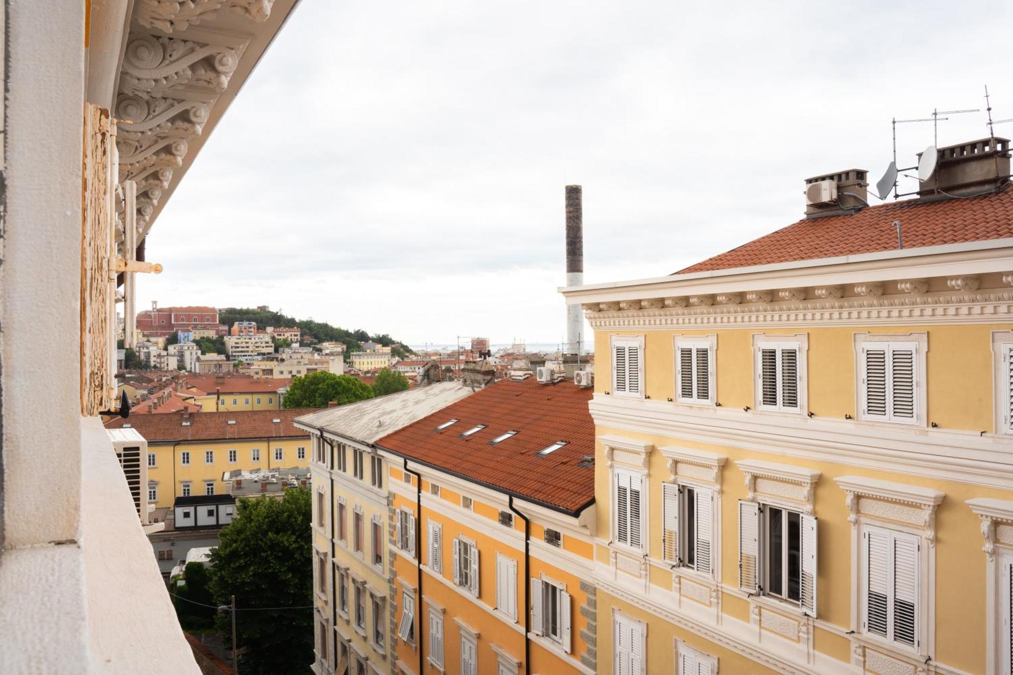Enjoy Trieste In The City Center Exterior photo